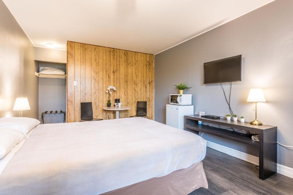 Room image 4