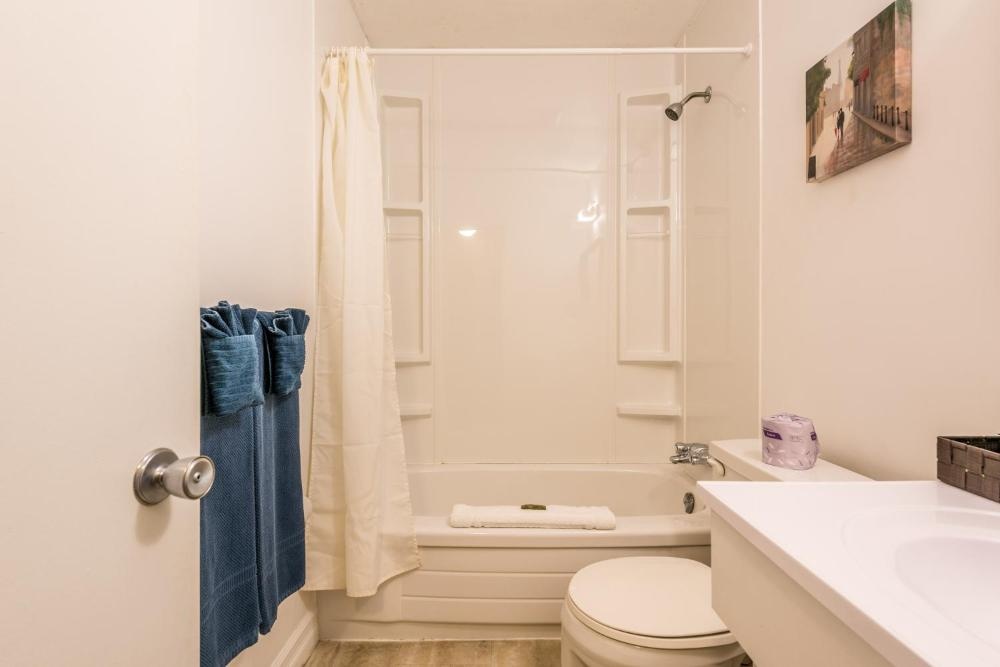 Room image 3